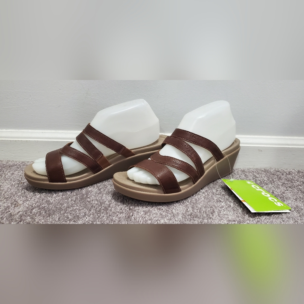 Crocs Leigh Ann brown wedge sandals 8 NWT